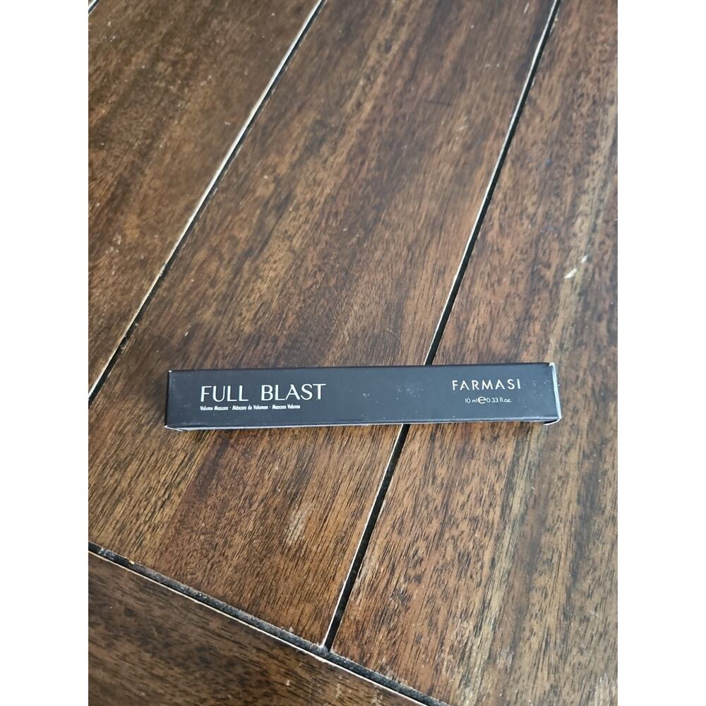 FARMASI FULL BLAST- Volumen Mascara-- 10 ml/ 0.33 fl oz.